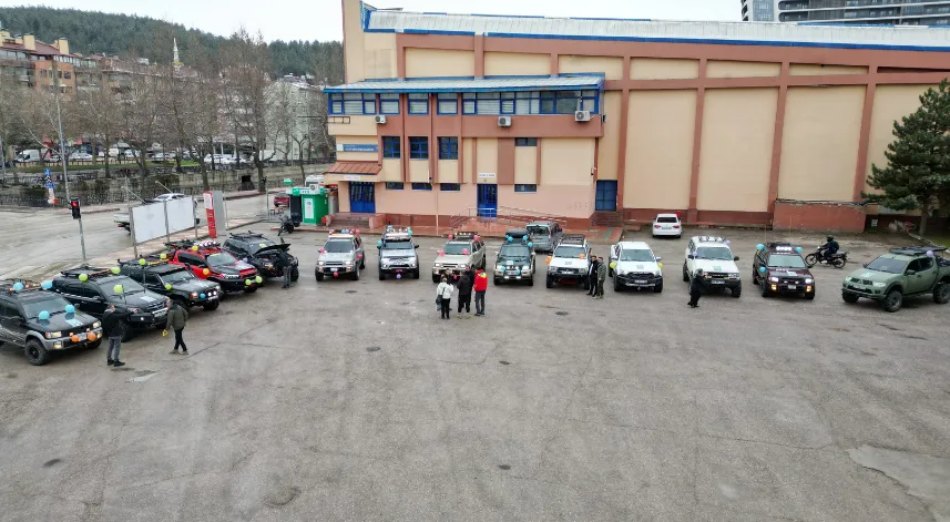 Kastamonulu off-roadcular beraberindeki down sendromlu çocuklarla şehir turu attı