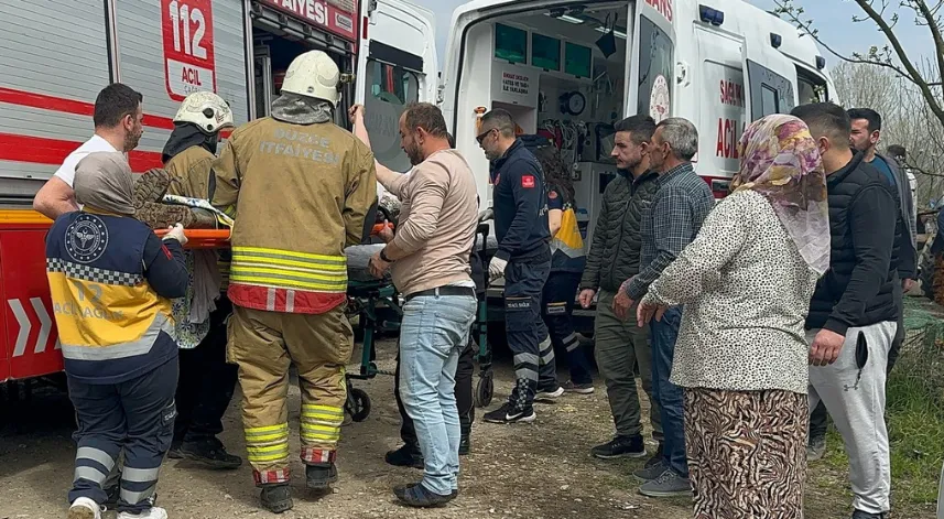 Bacakları tarım aracına sıkışan 16 yaşındaki genç yaralandı