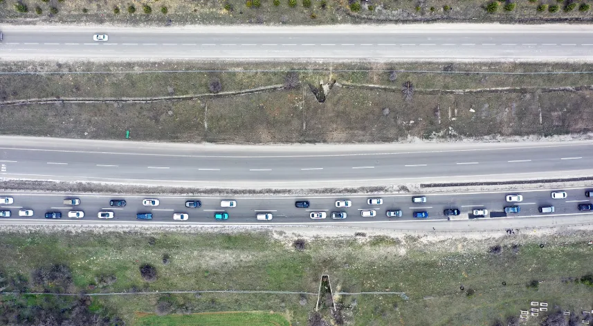 Anadolu Otoyolu'nun Bolu ve Düzce kesiminde bayram tatili hareketliliği yaşanıyor