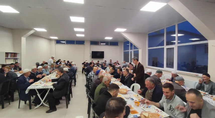 Ramazan boyunca tüm mahalle aynı sofrada buluştu
