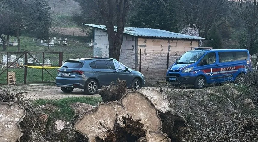 Bolu'da mezarlık önünde amcası tarafından silahla vurulan kişi öldü