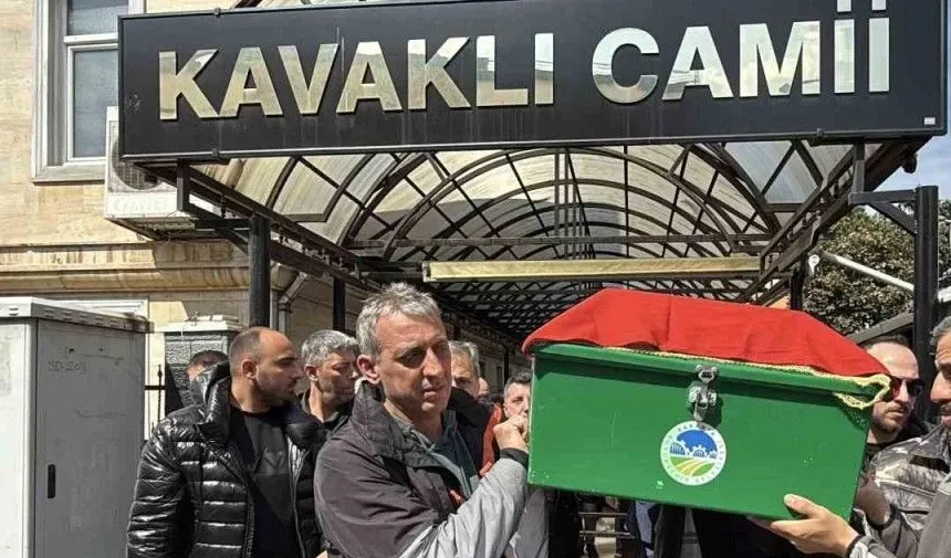 En acı bayram: Oğluna son görevini yapan baba yürekleri sızlattı