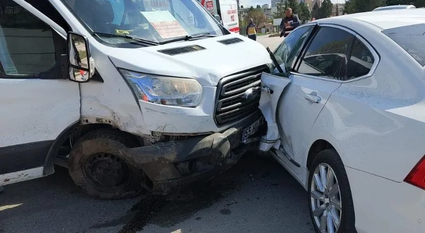 3 aracın karıştığı kazada 11 kişi yaralandı