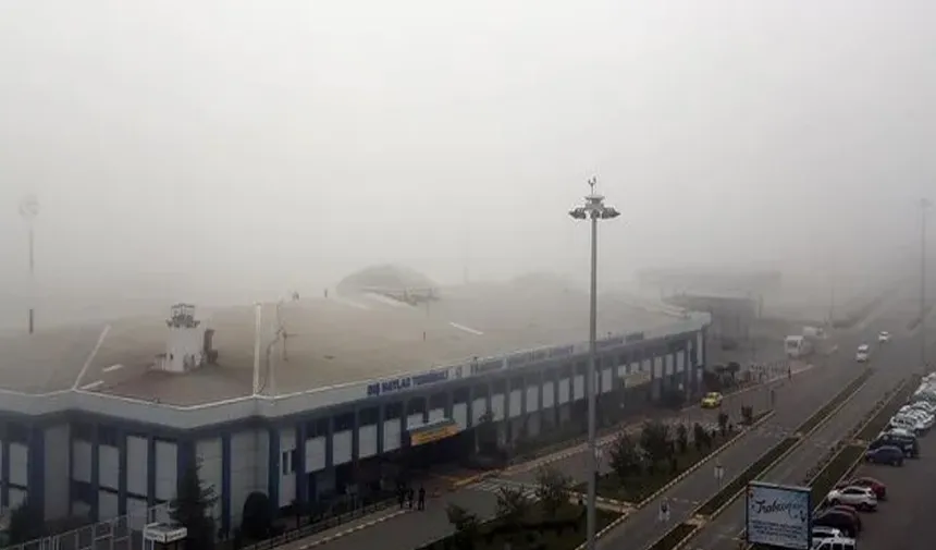 Trabzon'da hava ulaşımına sis engeli