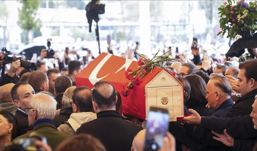 Sanatçı Volkan Konak son yolculuğuna uğurlanıyor