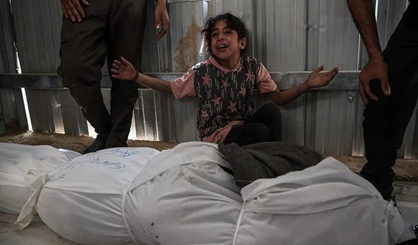 İsrail, Gazze'de yerinden edilenlerin sığındığı BM kliniğini vurdu, 9'u çocuk 19 Filistinli hayatını