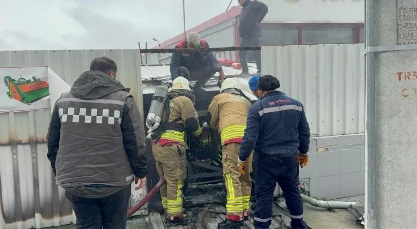 Düzce'de depoda çıkan yangında hasar oluştu