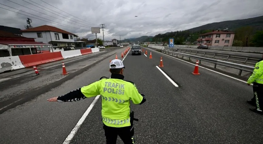 Düzce'de bayram tedbirleri kapsamında 19 bin 264 araç kontrol edildi