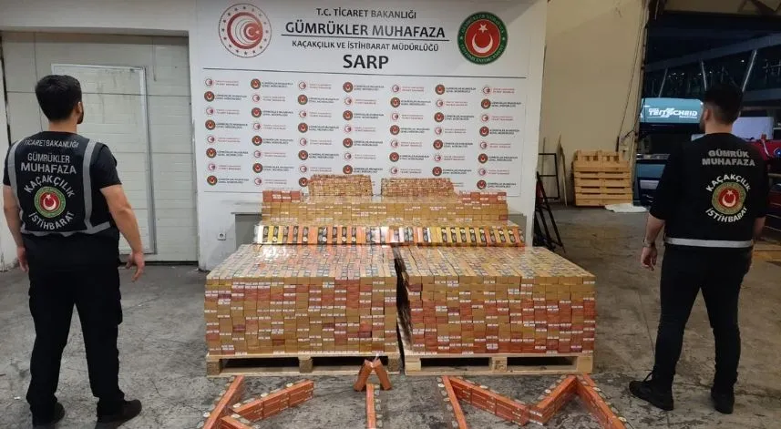 Sarp Sınır Kapısı'nda 27 bin paket elektronik sigara kartuşu ele geçirildi