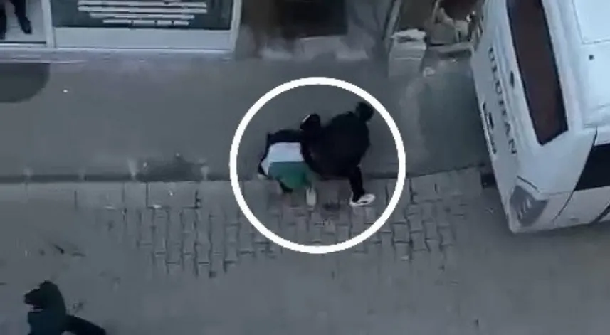 Elinde torpil patlayan çocuk ağır yaralandı