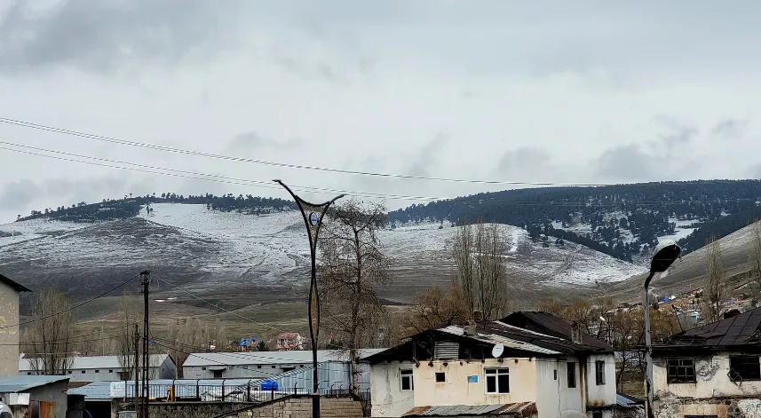  Sarıkamış’ta yüksek kesimlere Nisan karı
