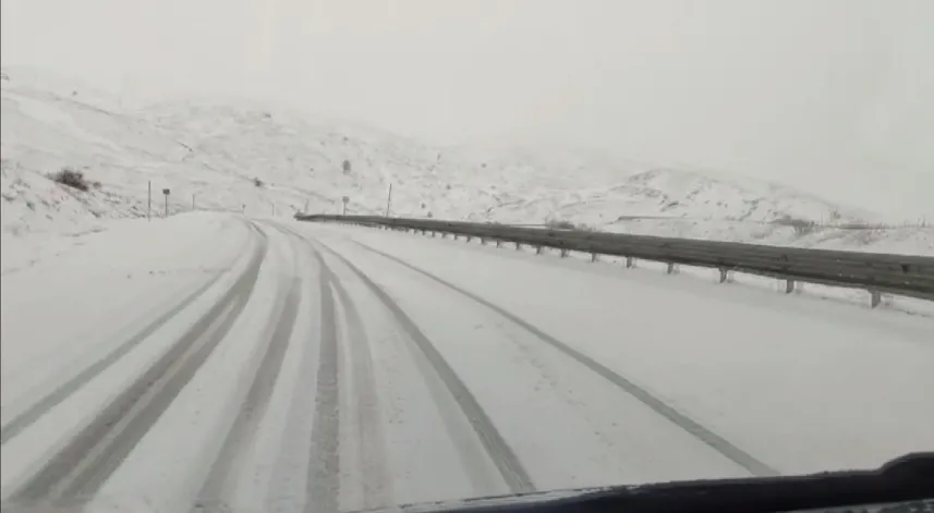 Kop Dağı'nda kar ve tipi etkili oldu