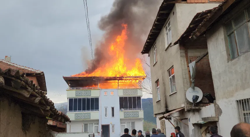 Amasya'da çıkan yangında ev kullanılamaz hale geldi
