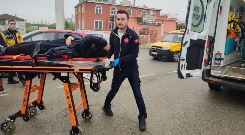 Otomobil ile minibüsün çarpıştığı kazada 6 kişi yaralandı