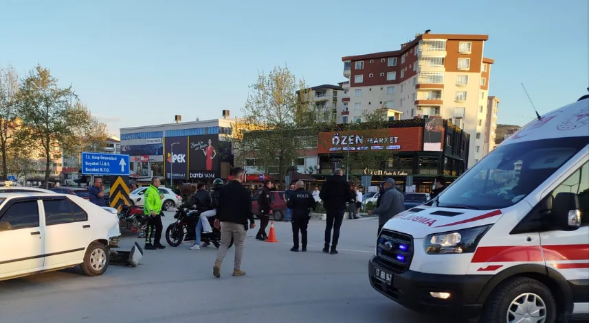 Boyabat’ta motosikletle otomobilin çarpıştığı kazada bir kişi yaralandı