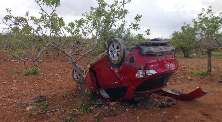 Lastiği patlayan otomobil fıstık bahçesine uçtu: 1 ölü, 2 yaralı