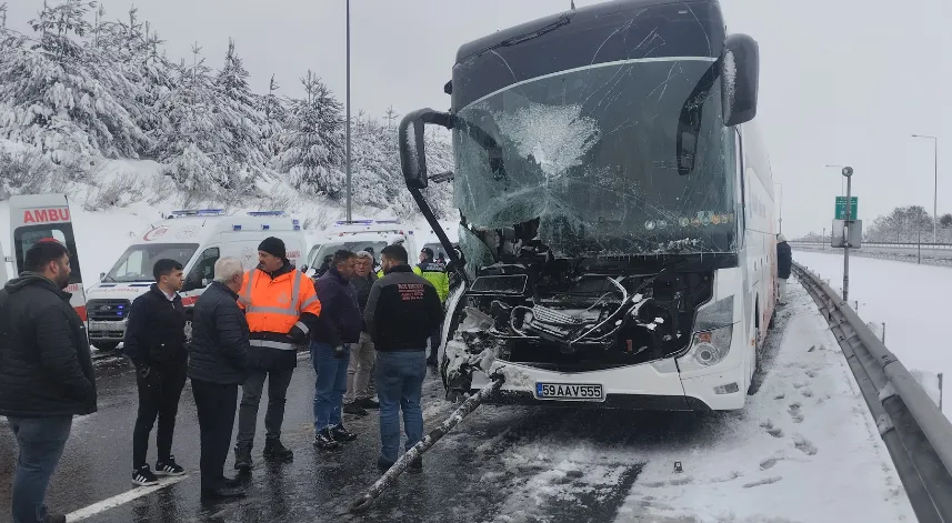 Bolu’da otoyolda 8 araç zincirleme kazaya karıştı; 10 yaralı