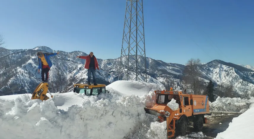 Artvin’de nisanda kar yağışı
