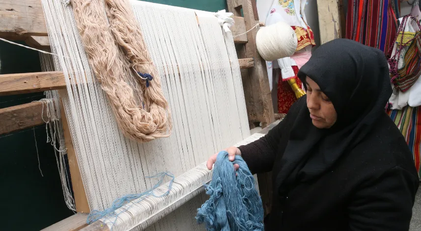 Tokat Halaçlı'da kadınlar, 25 yıldır ara verdikleri halı dokumacılığına yeniden başladı