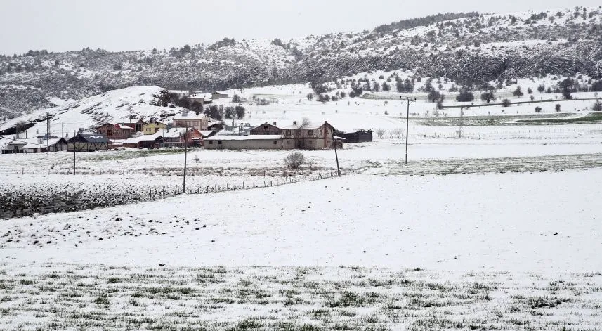 Kastamonu'nun yüksek kesimlerinde kar yağışı etkili oluyor