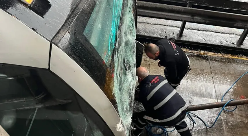 Avcılar'da metrobüs kazası