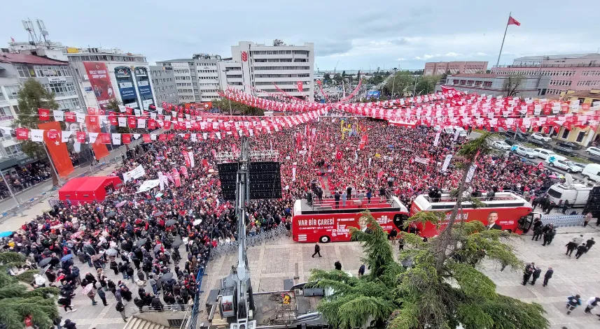 Özgür Özel, 'Millet İradesine Sahip Çıkıyor' mitinglerini Samsun'dan başlattı