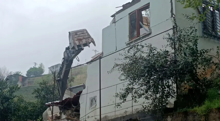 Trabzon'da evde gaz sıkışması sonucu patlama; 1 yaralı 