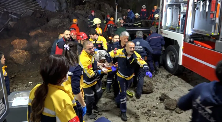 Heyelanda eşi ile 2 kızını kaybeden kadına psikolojik destek