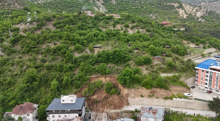 Ardanuç'ta heyelan korkuttu