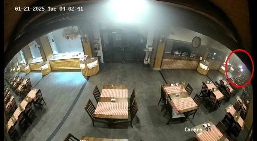 Otel faciasında yangının çıkış anı kamerada