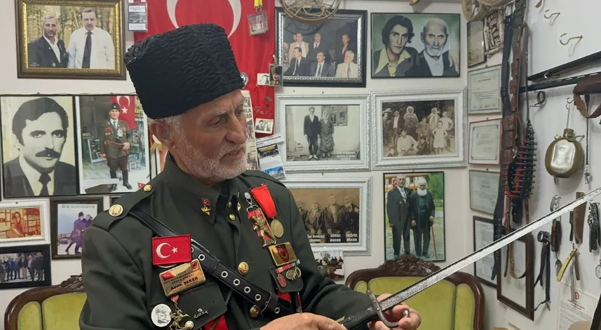 Kurtuluş Savaşı’nda mücadele eden dedesinin malzemeleriyle evin odasını müzeye çevirdi