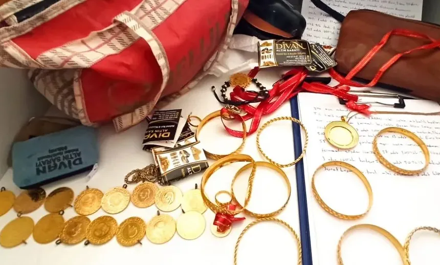 Depremde Ölenlerin Altınlarını Zimmetine Geçiren Polis İhraç Edildi