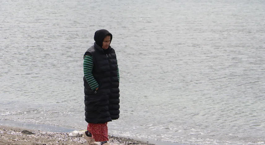 Kayıp balıkçının eşi, 132 gündür sahilde umutla bekliyor
