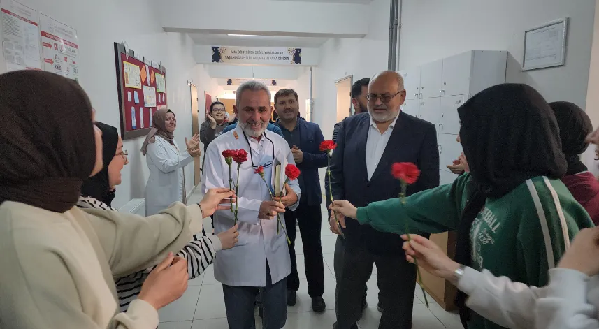 39 yıllık meslek hayatının ardından emekli olan öğretmene duygulandıran veda