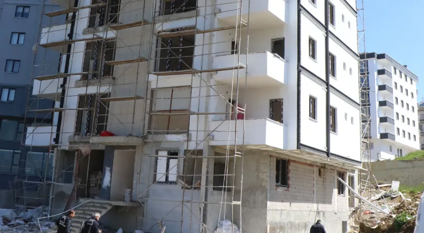 İnşaat halindeki binanın 2'nci katından düşen işçi yaralandı