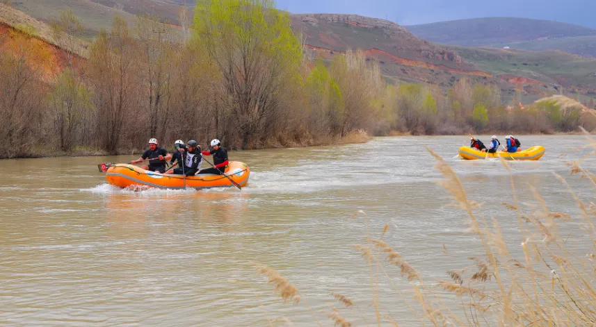 Bayburt raftingde söz sahibi olmak istiyor