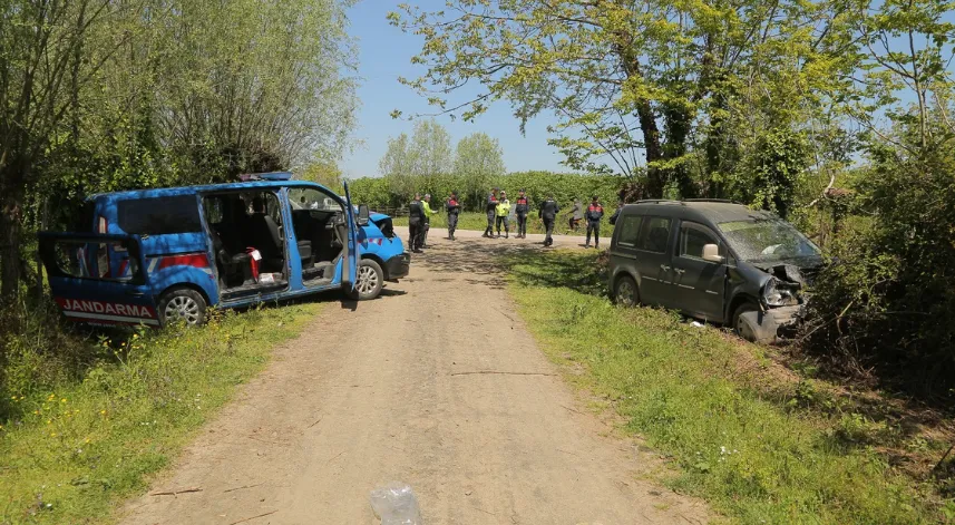 Jandarma aracına çarpan hafif ticari aracın sürücüsü öldü