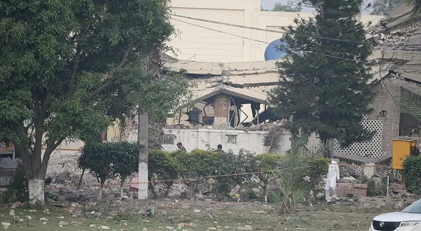 Hindistan ordusu Pakistan'ı hedef aldı