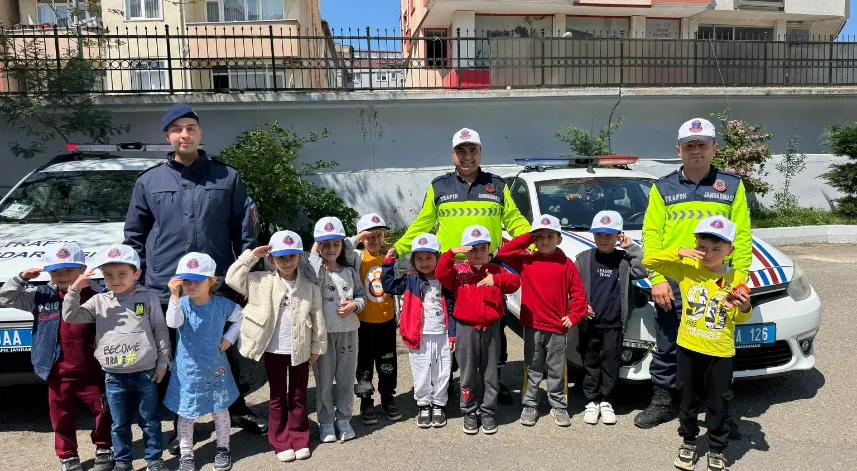 Espiye'de öğrencilerden jandarmaya ziyaret
