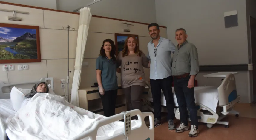 Gümüşhane'de karnından yaklaşık 4 kilogramlık tümör çıkarılan kadın sağlığına kavuştu