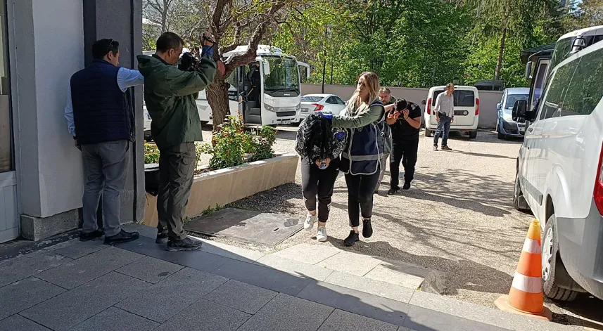 2 İlde Çalıntı Ve Change Araç Operasyonu; 14 Gözaltı