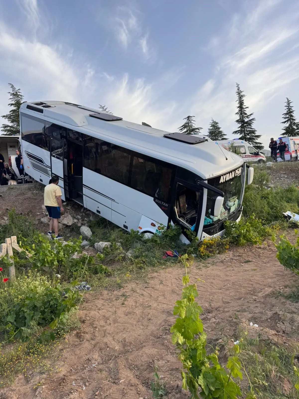 Isparta'da iki yolcu otobüsü çarpıştı: 1'i ağır 27 yaralı