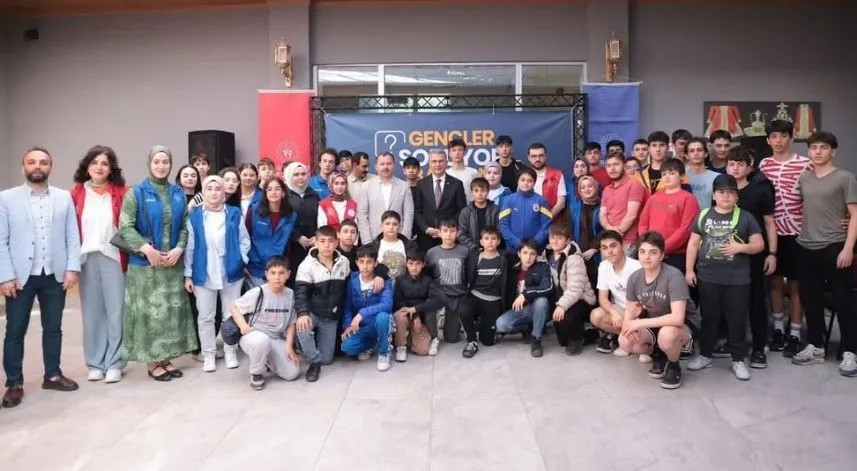 Gençler sordu, Başkan Kurnaz cevapladı