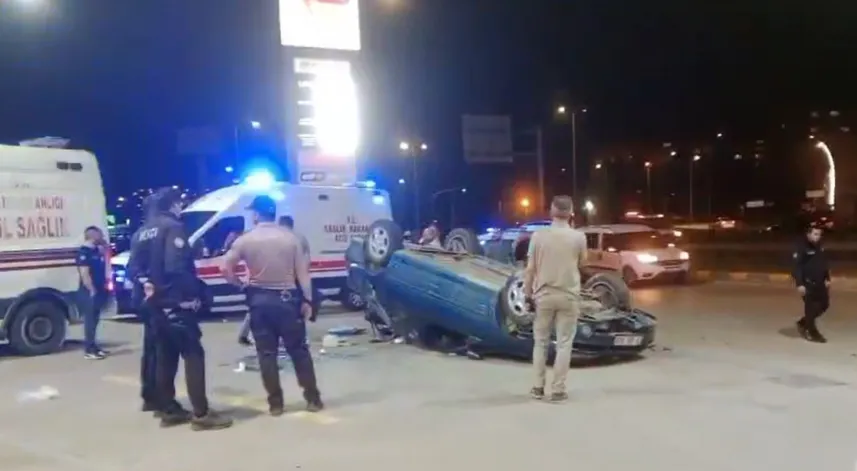 İki otomobilin çarpşıtığı kaza kamerada