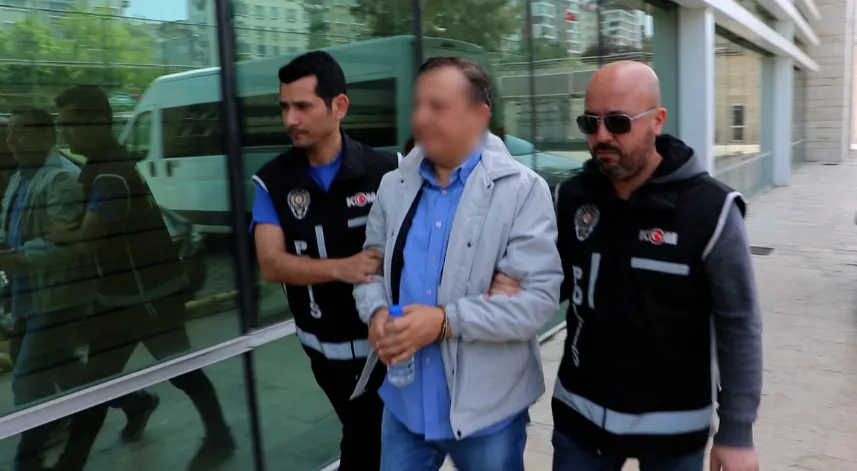  Otomobilde 17 ruhsatsız tabancayla yakalandı