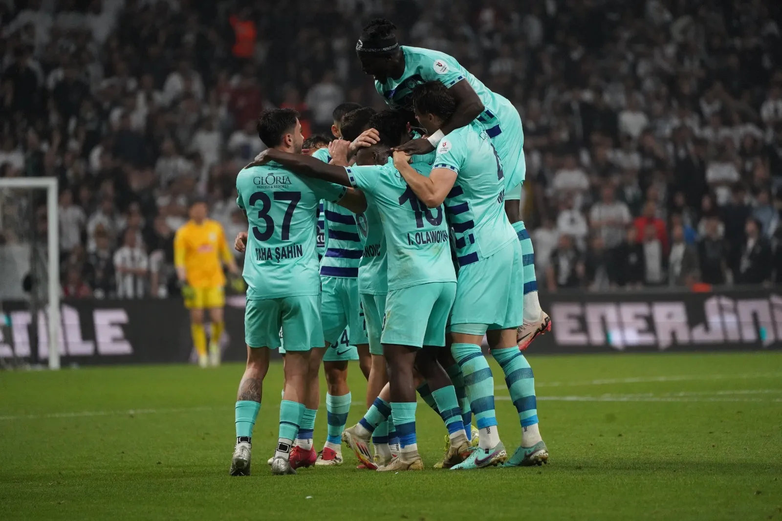 Atmaca, 23 maç sonra Kara Kartal'ı avladı