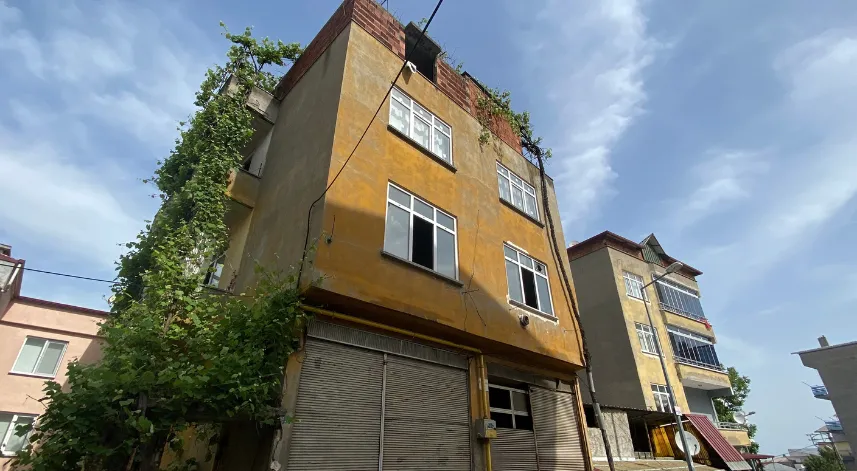 Evinde çıkan yangında ağır yaralandı; benzin ve kibrit bulundu