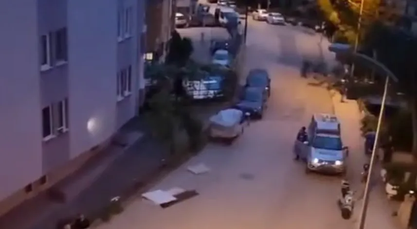 Karabük’te fırtınada ağaçlar devrildi