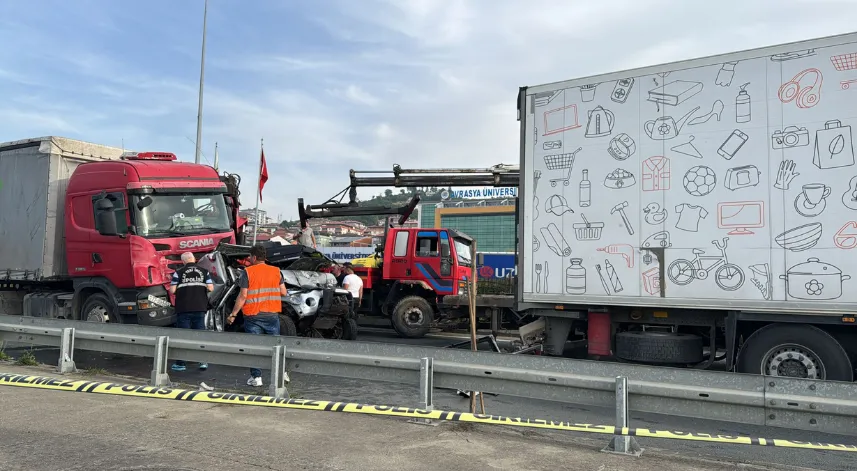 Trabzon'da iki tır arasına sıkışan araç hurdaya döndü: 3 yaralı