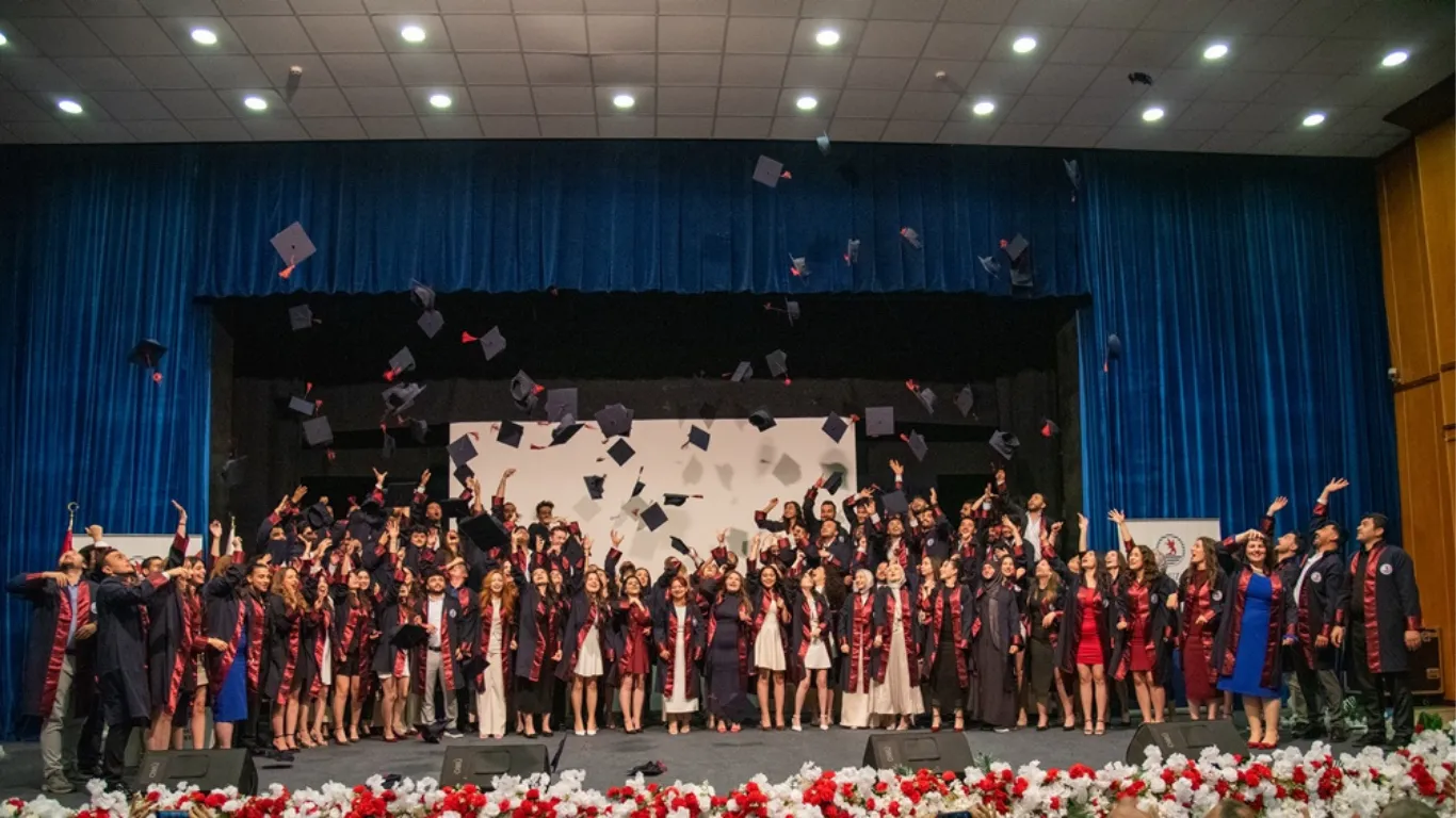 OMÜ 2025 yılının ilk mezunlarını verdi